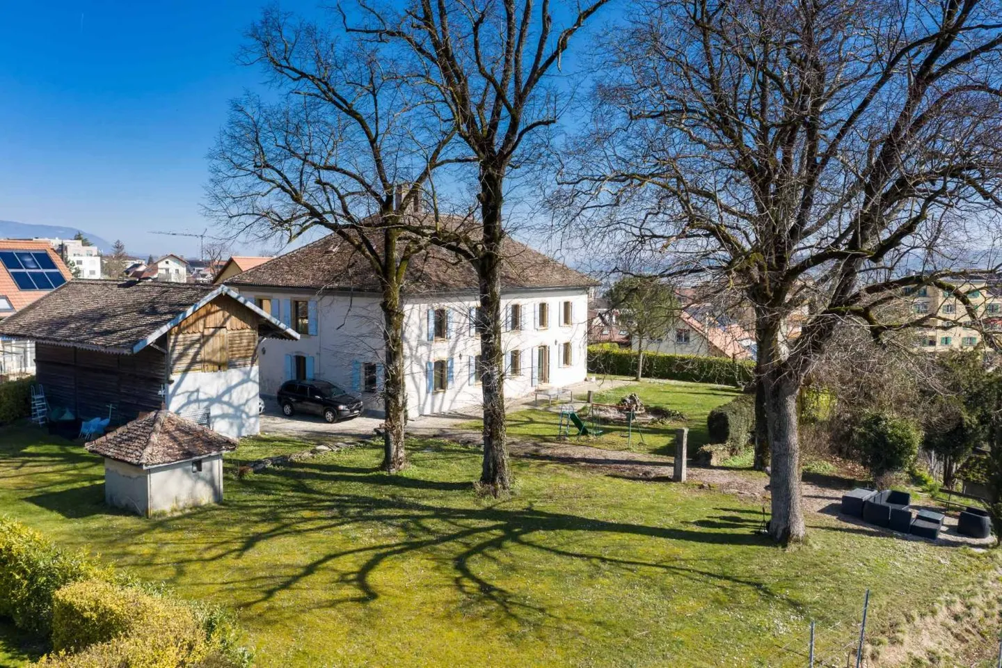 12-Zimmer-Haus - Foto 1 von 13