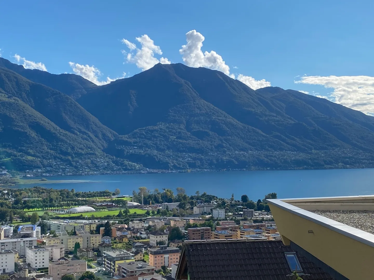 Moderno appartamento di 3.5 locali a Gordola con vista panoramica sul Lago Maggiore - Foto 9 di 11