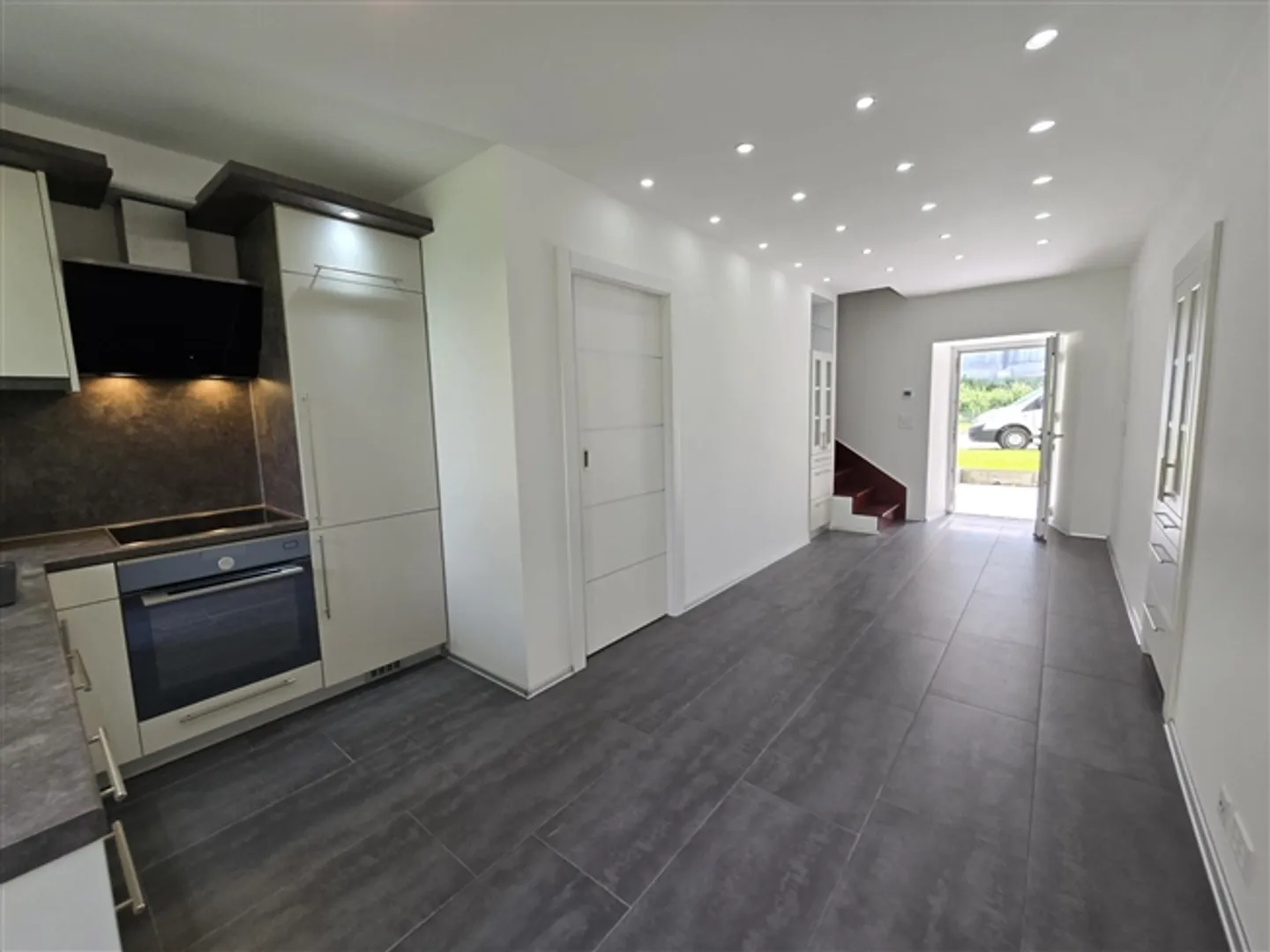 Charmante Maisonette de 3,5 pièces au niveau du jardin + parking inclus - Photo 2 sur 5