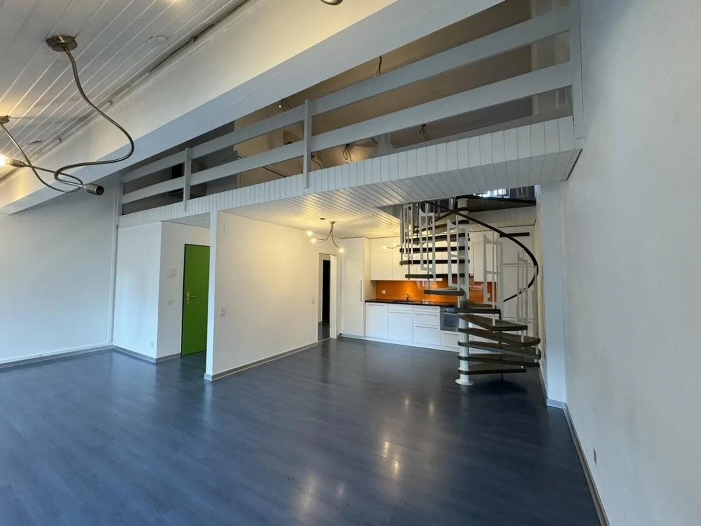 Ampio appartamento su due piani con galleria nel centro di Aarau - Foto 2 di 10