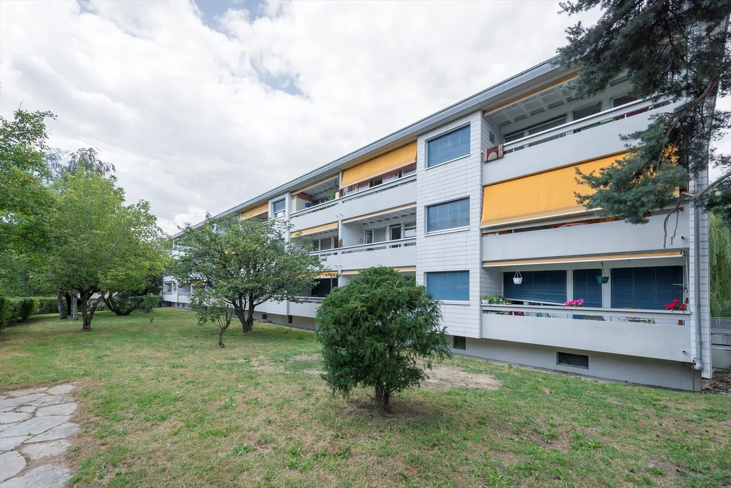 Meyrin - 3 entrepôts à louer - Photo 1 sur 1