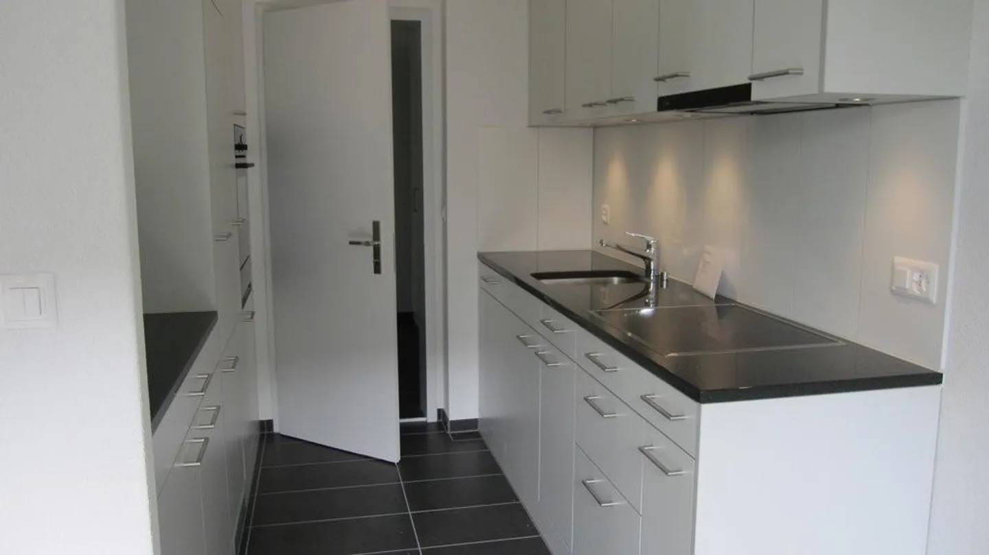 Modern apartment in a quiet, sunny location - Photo 2 of 9