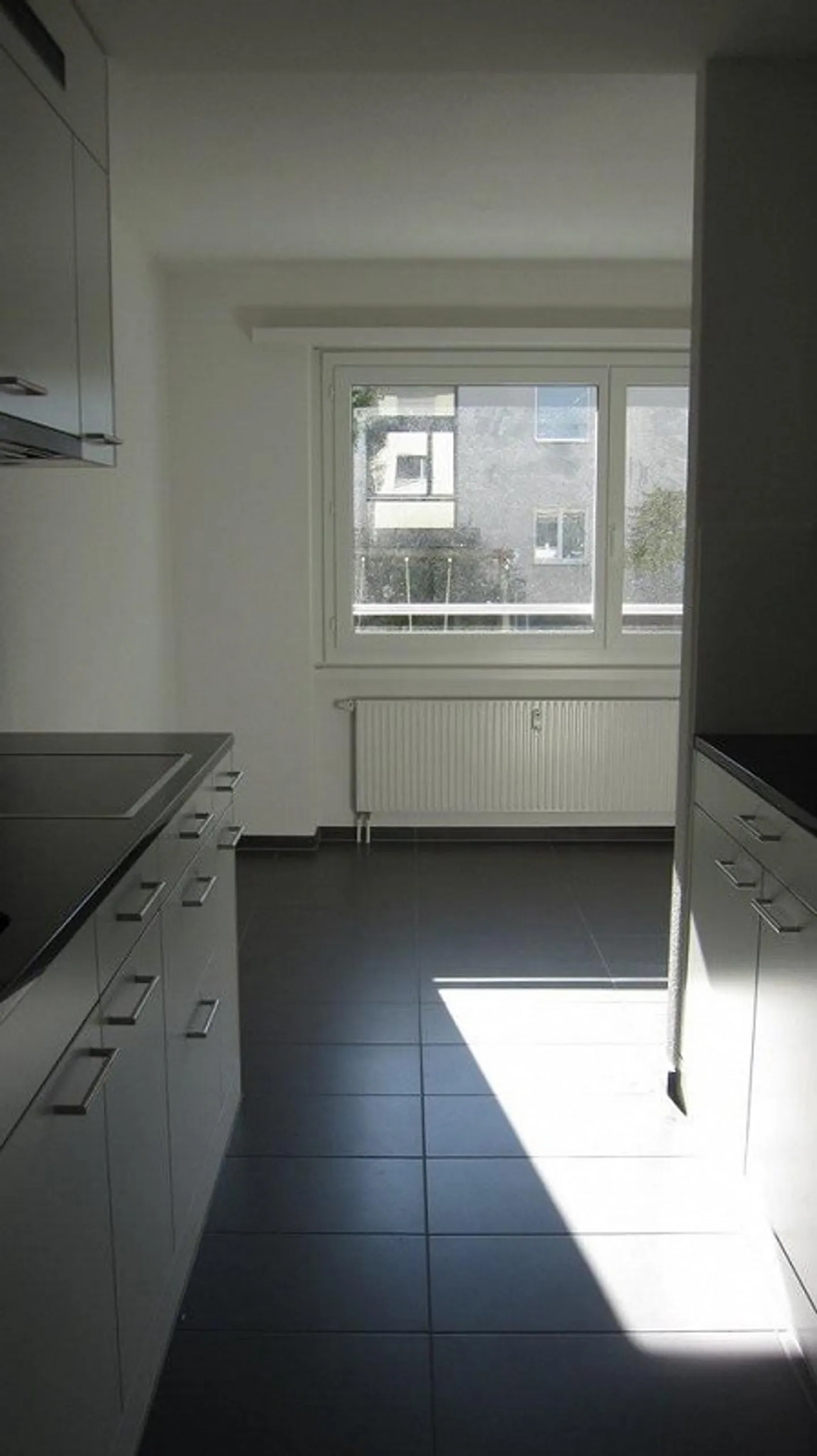 Modern apartment in a quiet, sunny location - Photo 3 of 9