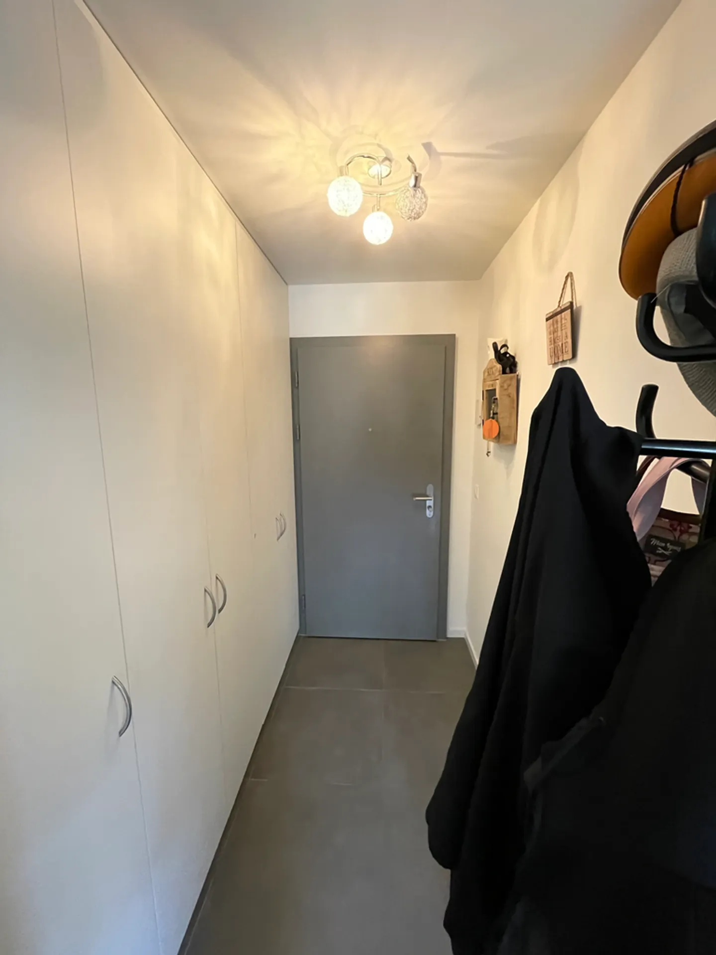 Charming 2.5-Room Apartment - Photo 2 of 6