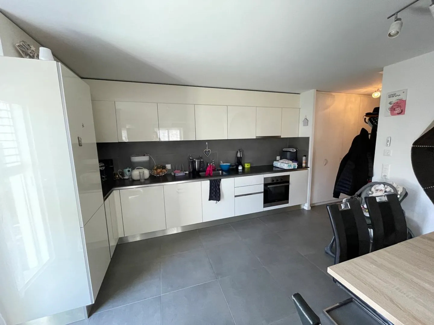 Charming 2.5-Room Apartment - Photo 3 of 6