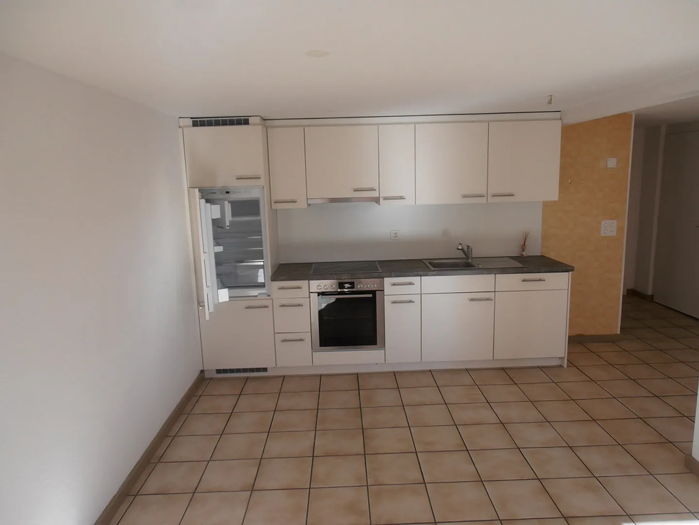 2 1/2 Room Apartment - Photo 2 of 6