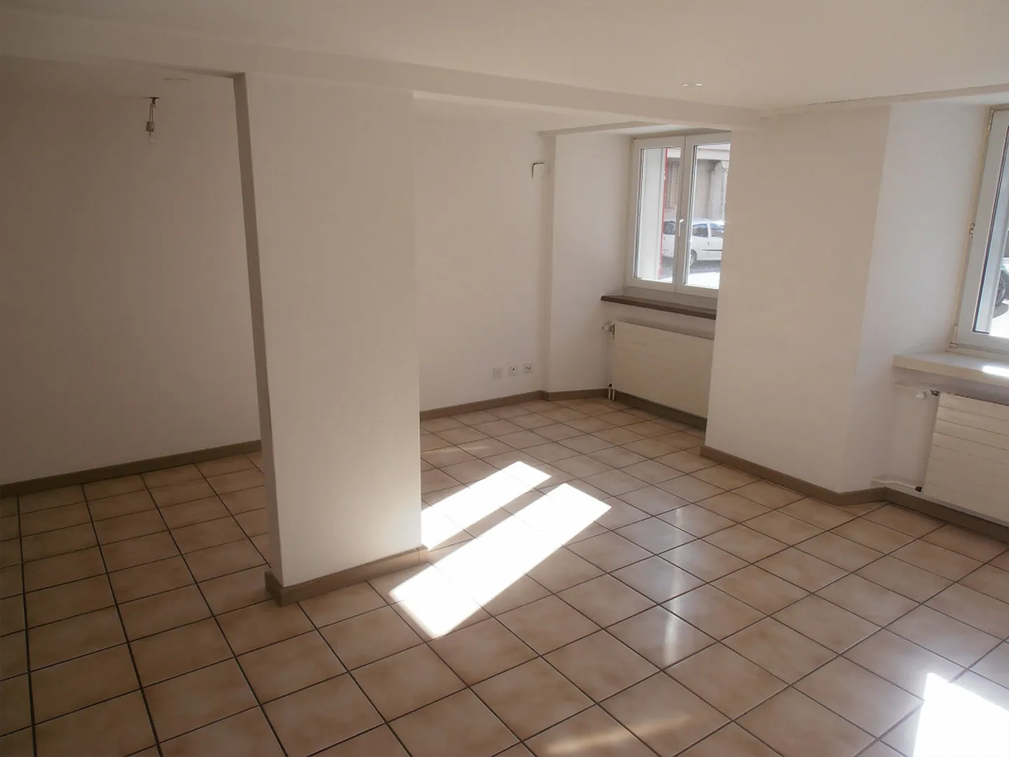 2 1/2 Room Apartment - Photo 3 of 6