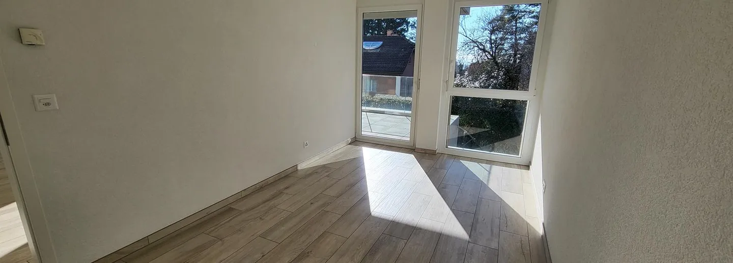 For rent beautiful bright 3.5 room apartment with balcony 2 minutes from the metro 'Fourmi' in Lausanne - Photo 3 of 8