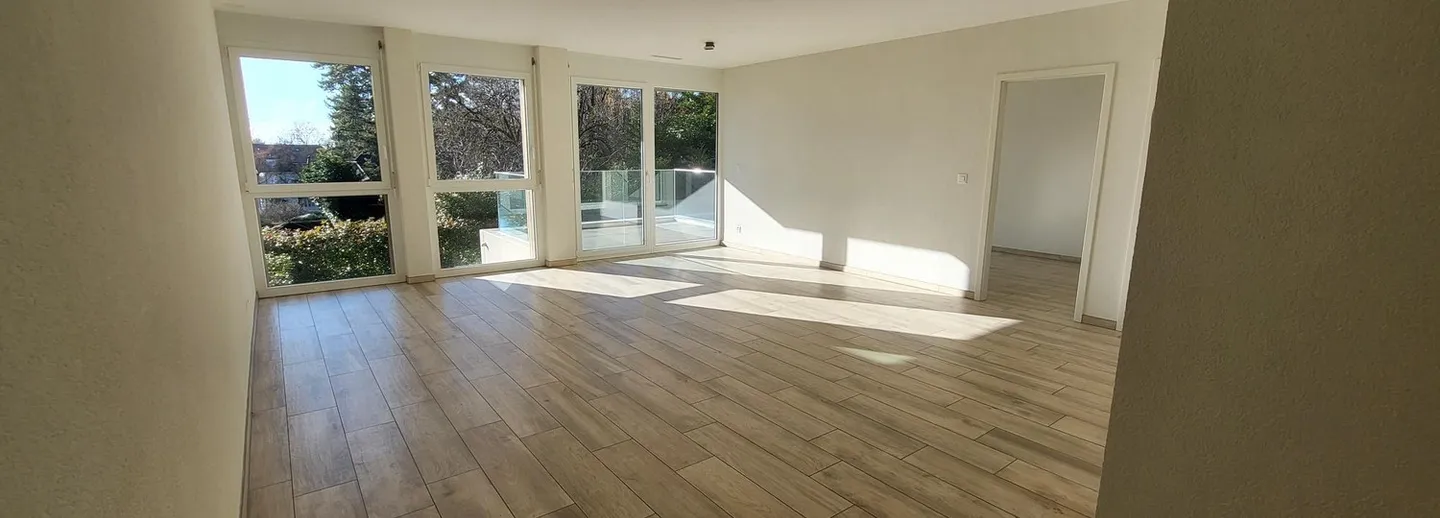 For rent beautiful bright 3.5 room apartment with balcony 2 minutes from the metro 'Fourmi' in Lausanne - Photo 1 of 8