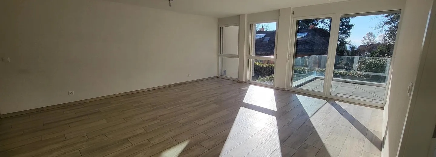 For rent beautiful bright 3.5 room apartment with balcony 2 minutes from the metro 'Fourmi' in Lausanne - Photo 5 of 8