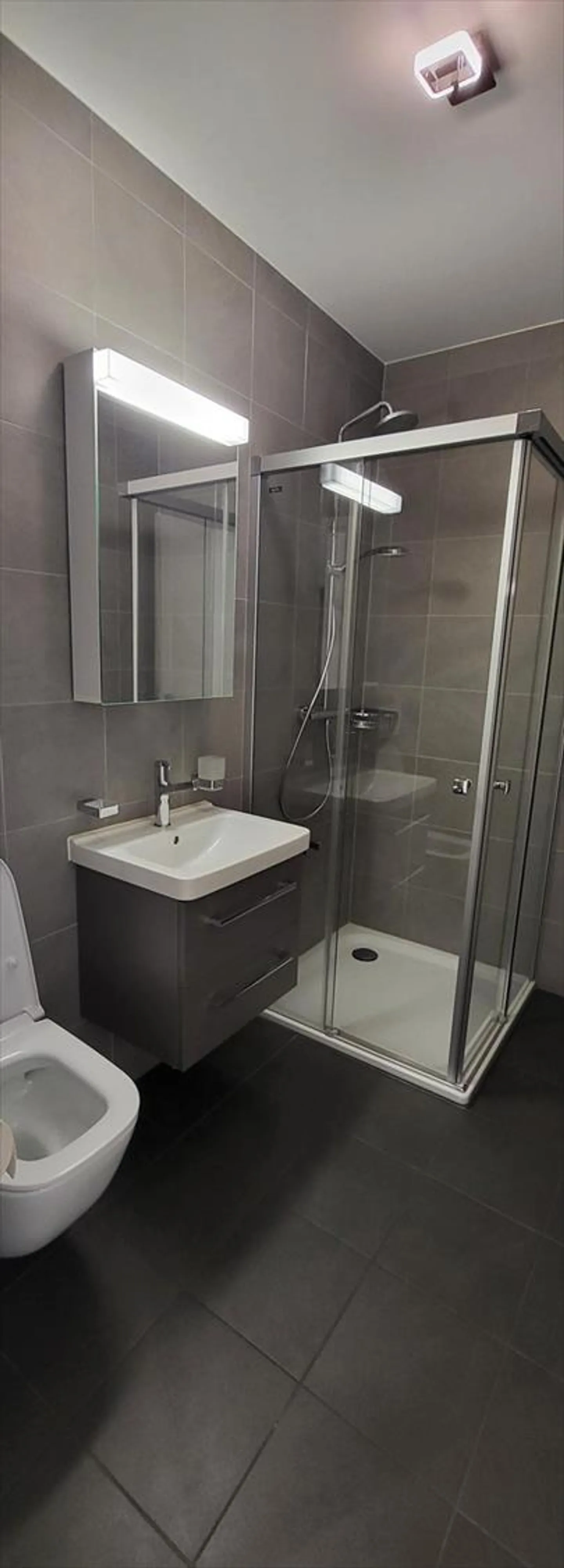 For rent beautiful bright 3.5 room apartment with balcony 2 minutes from the metro 'Fourmi' in Lausanne - Photo 6 of 8