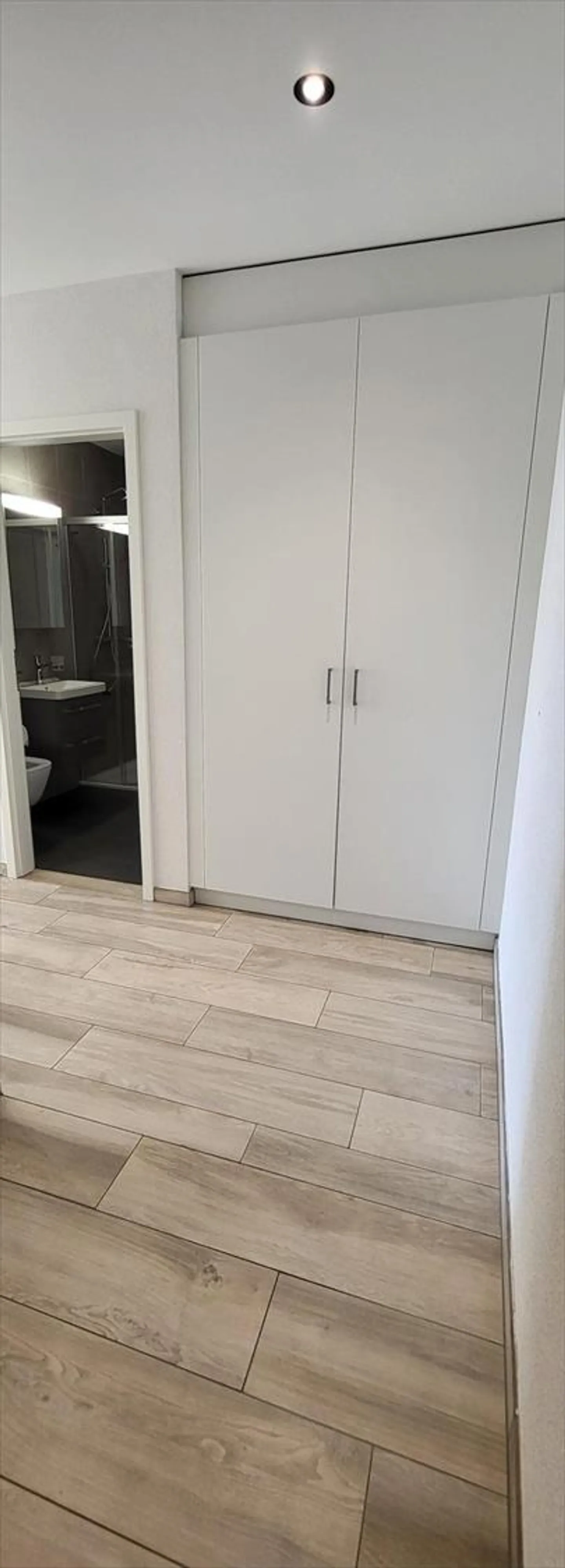 For rent beautiful bright 3.5 room apartment with balcony 2 minutes from the metro 'Fourmi' in Lausanne - Photo 7 of 8