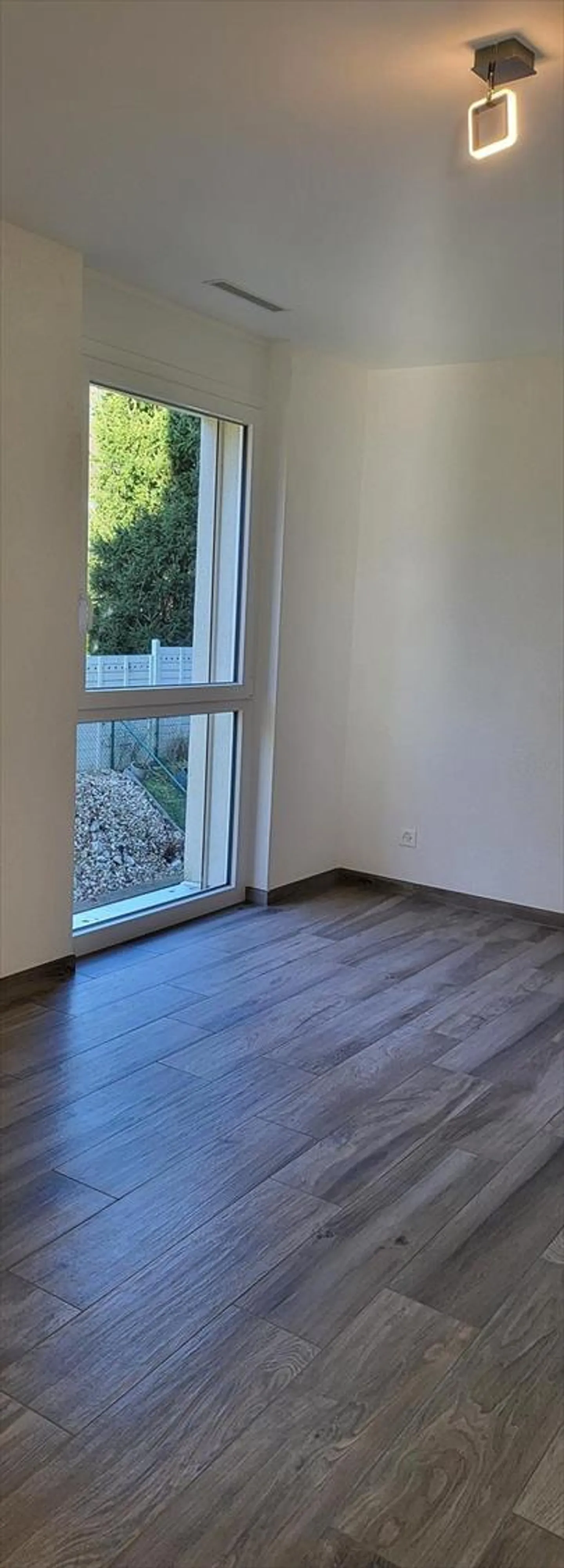 For rent beautiful bright 3.5 room apartment with balcony 2 minutes from the metro 'Fourmi' in Lausanne - Photo 8 of 8