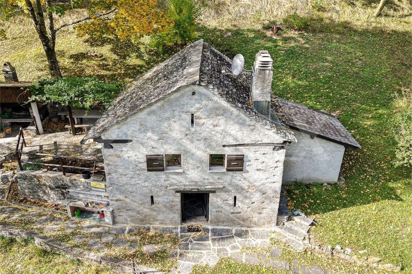 Rustico mit 4,5 Zimmern auf 950 m ü.M. - Foto 1 von 13