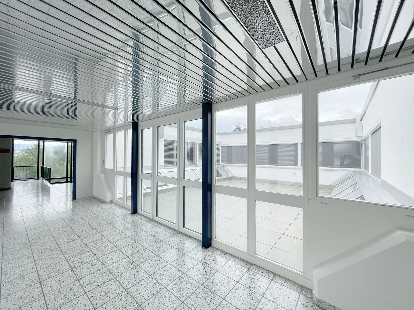 Office for rent 20 - 52 m2 - depending on needs - Photo 2 of 10