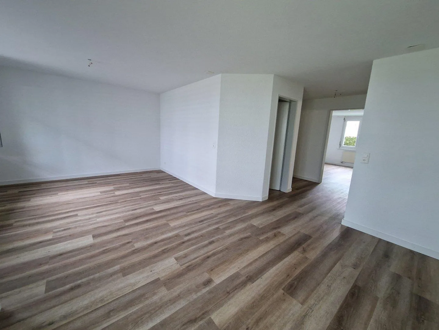 Great 3.5-room apartment with patio - Photo 3 of 11