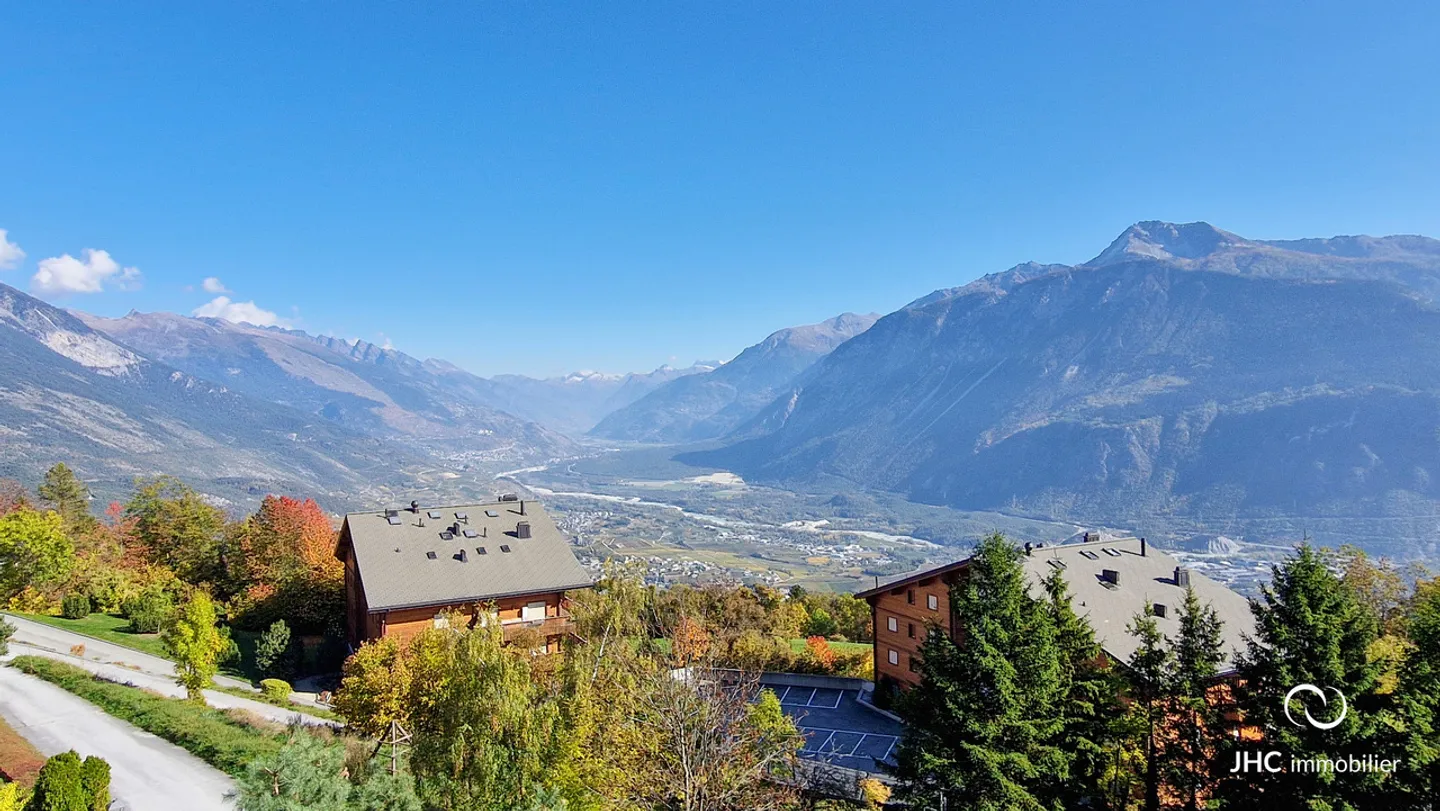 Charmante 2,5-Zimmer-Wohnung mit Panoramablick in Randogne - Foto 3 von 8