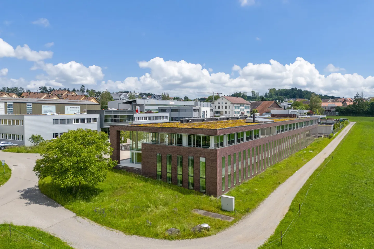 Modern Commercial Property in Tagelswangen - Photo 1 of 15