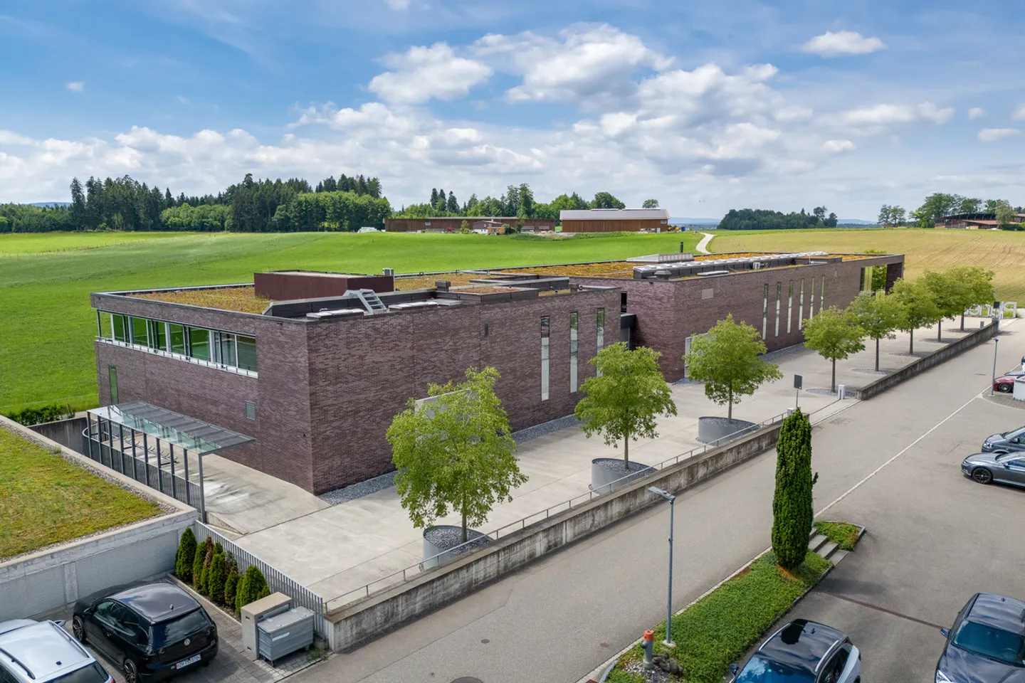 Modern Commercial Property in Tagelswangen - Photo 2 of 15