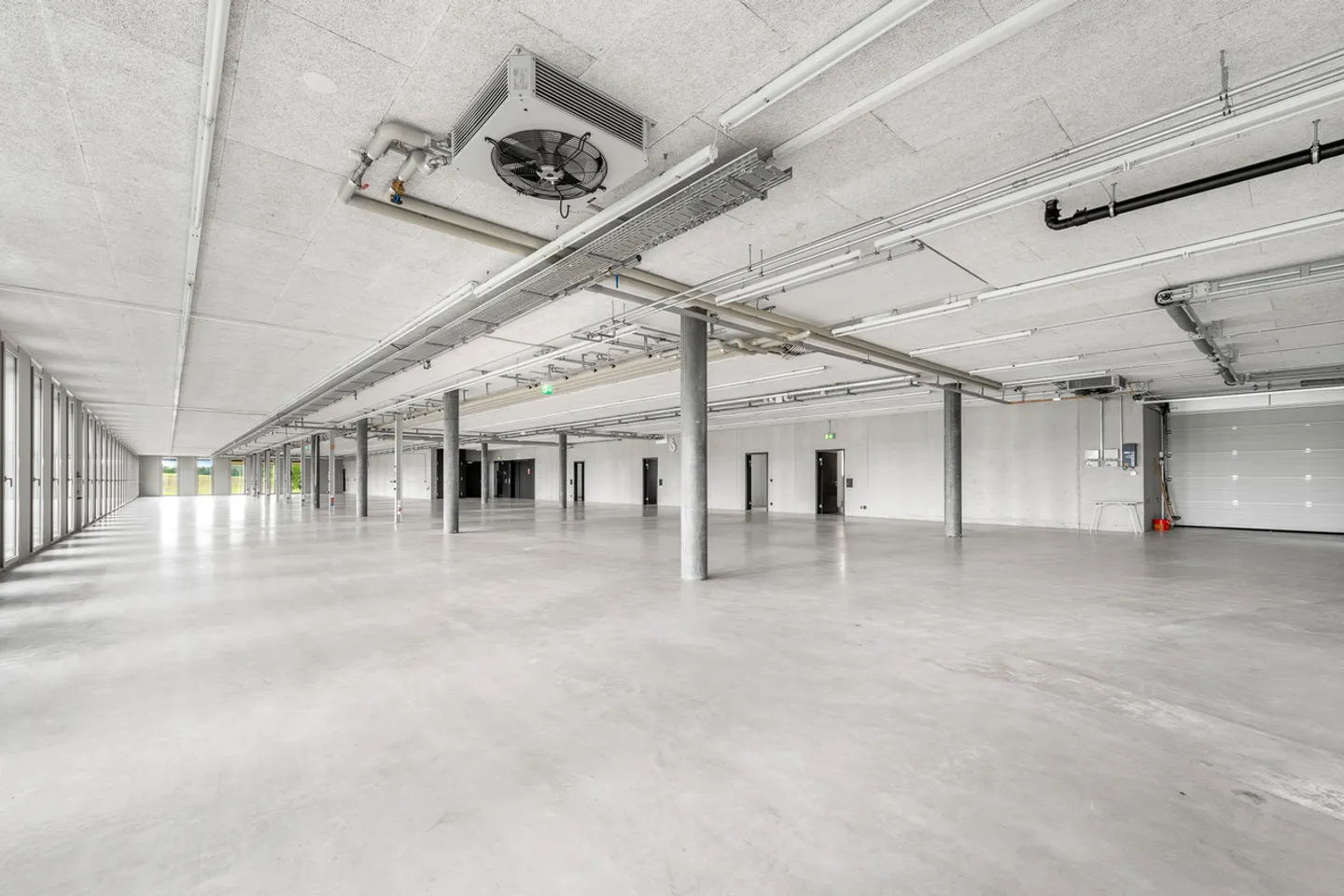 Modern Commercial Property in Tagelswangen - Photo 8 of 15