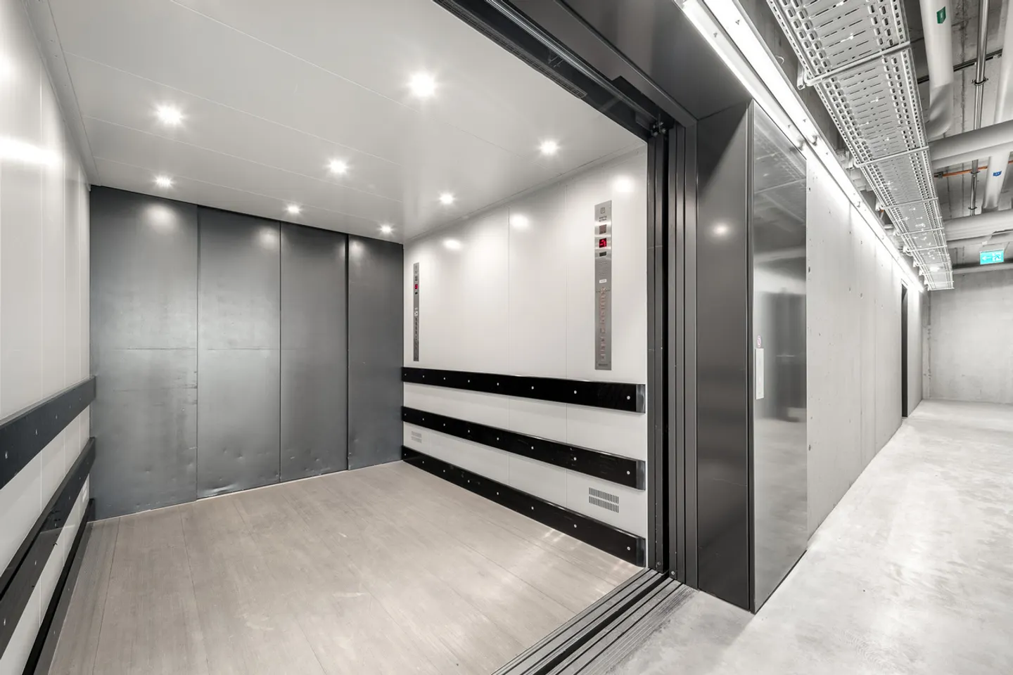 Modern Commercial Property in Tagelswangen - Photo 10 of 15