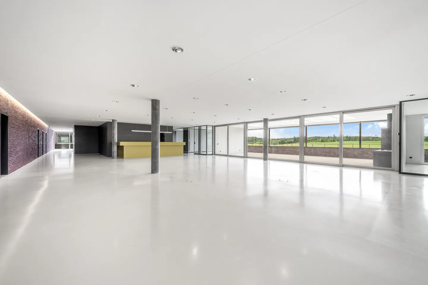 Modern Commercial Property in Tagelswangen - Photo 12 of 15