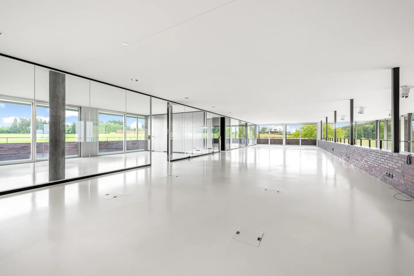 Modern Commercial Property in Tagelswangen - Photo 14 of 15