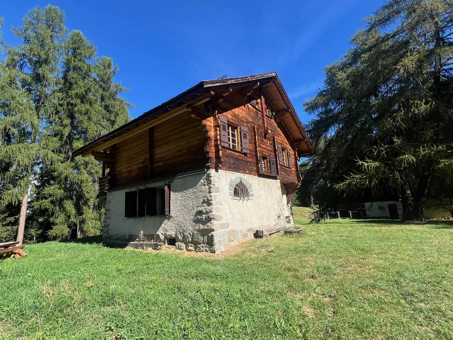 Gelegenheit zum Zugreifen Außergewöhnliches Chalet in einem friedlichen Haven nicht weit vom Zentrum des Skigebiets Tzoumaz - Foto 3 von 13