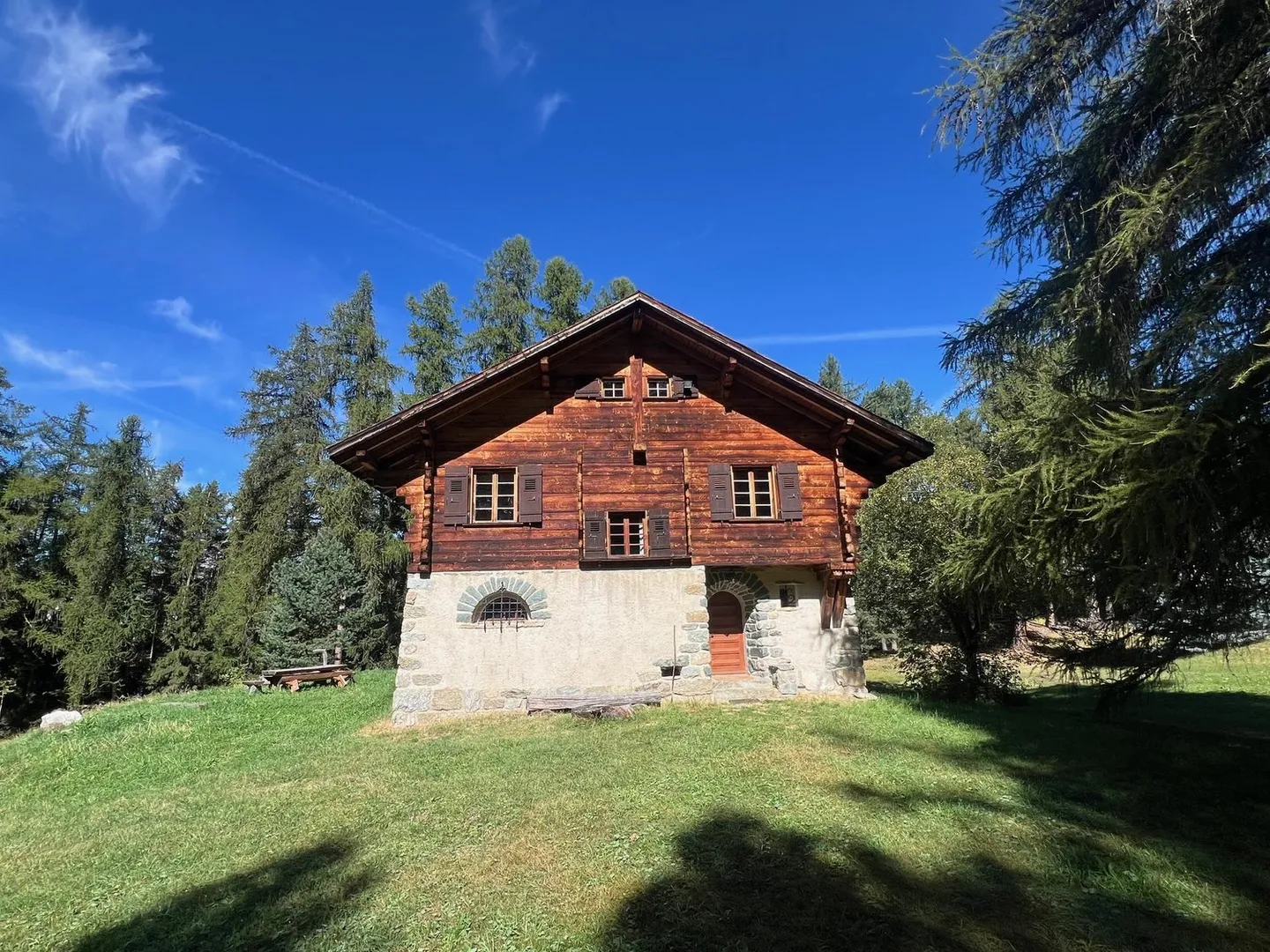 Gelegenheit zum Zugreifen Außergewöhnliches Chalet in einem friedlichen Haven nicht weit vom Zentrum des Skigebiets Tzoumaz - Foto 2 von 13