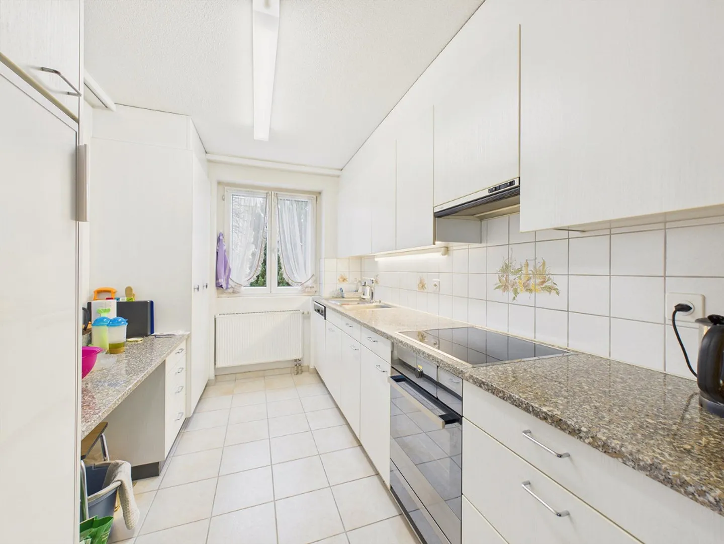 Ampio appartamento di 5,5 stanze in una posizione ideale vicino alla scuola e ai mezzi pubblici,... - Foto 4 di 12