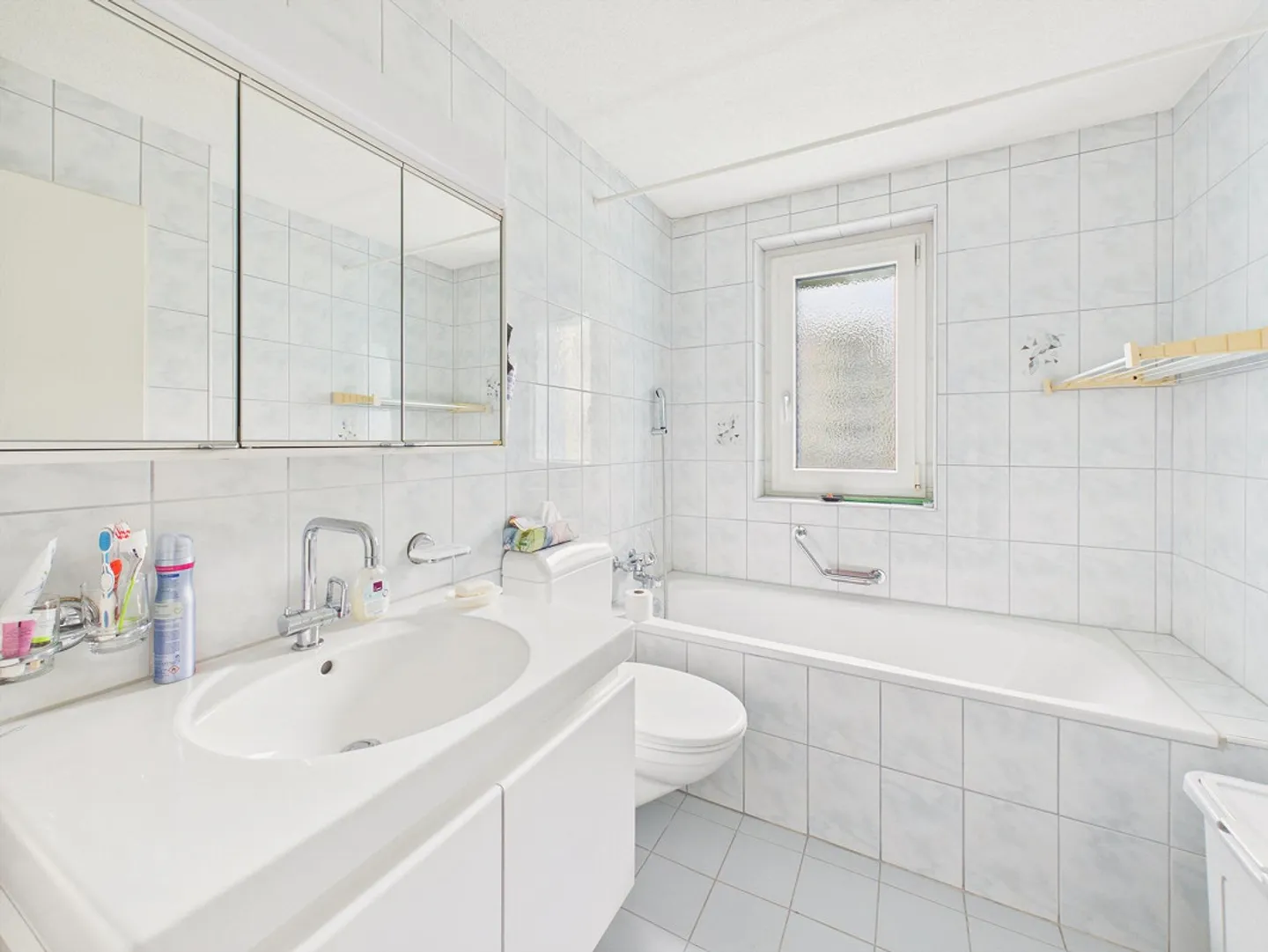 Ampio appartamento di 5,5 stanze in una posizione ideale vicino alla scuola e ai mezzi pubblici,... - Foto 10 di 12