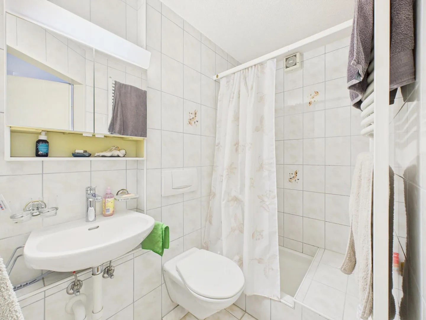 Ampio appartamento di 5,5 stanze in una posizione ideale vicino alla scuola e ai mezzi pubblici,... - Foto 11 di 12