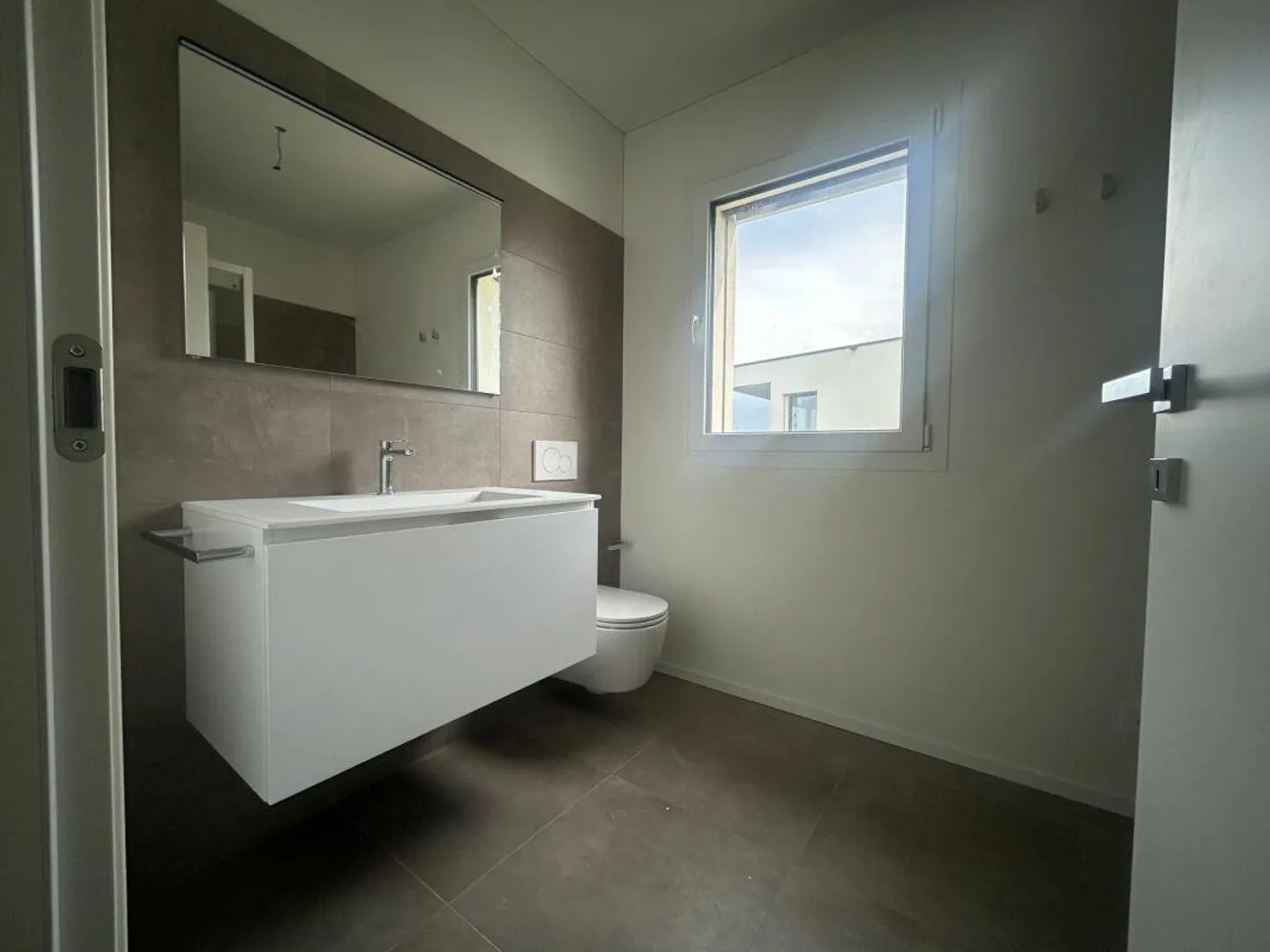 New 3.5-room apartments with terrace - Photo 5 of 8