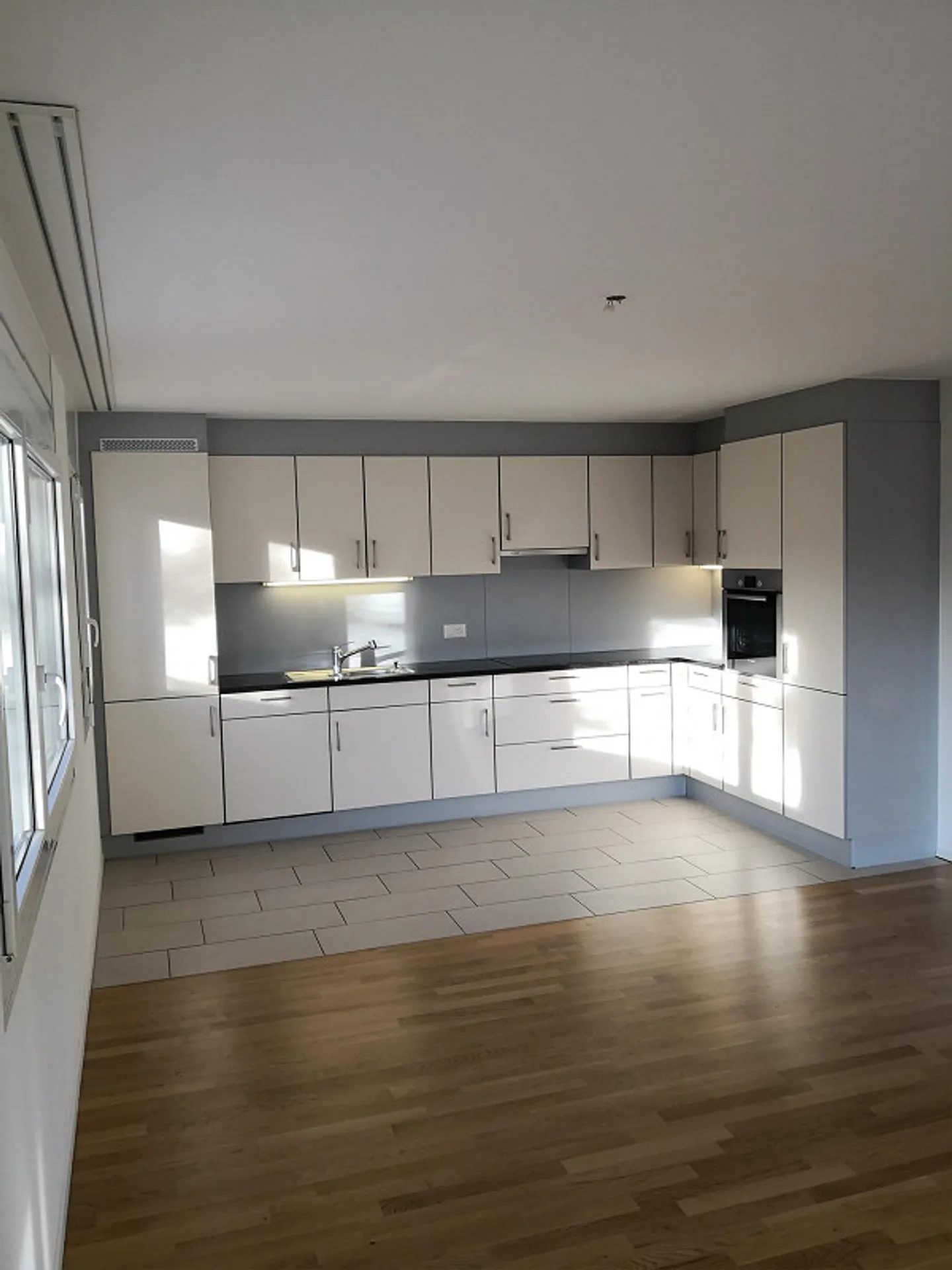 Beautiful, sunny 4½-room apartment for rent near the Rhine - Photo 2 of 10