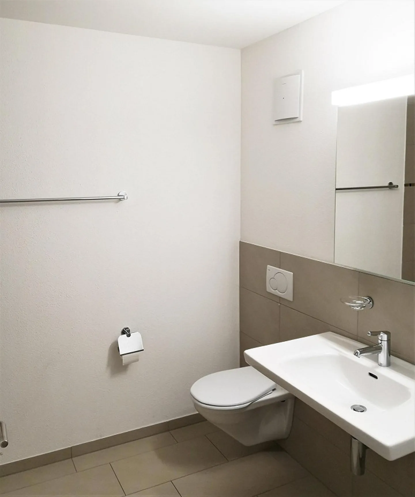 Beautiful, sunny 4½-room apartment for rent near the Rhine - Photo 7 of 10