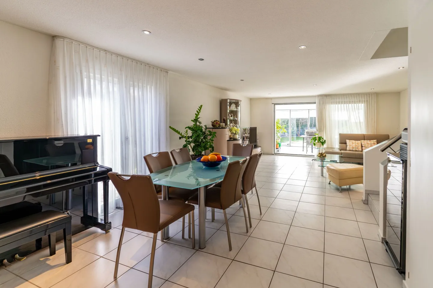 Familienidylle in Spreitenbach - Charmantes 7-Zimmer-Reiheneinfamilien-Eckhaus mit Wintergarten und Garten - Foto 1 di 23