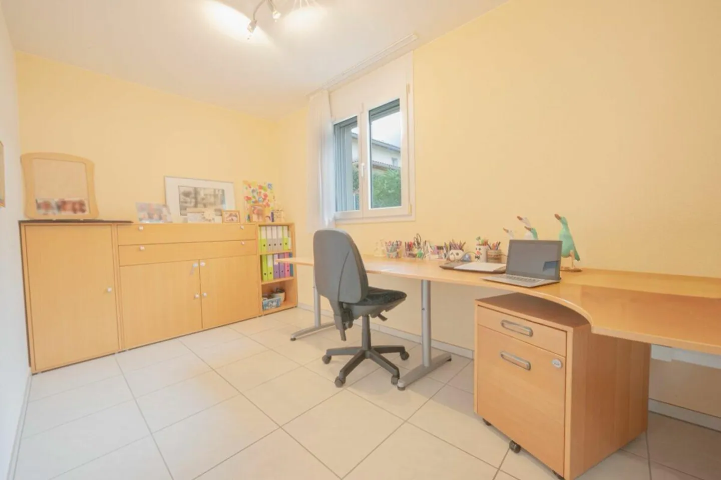 Stunning detached house with garden - Photo 4 of 14