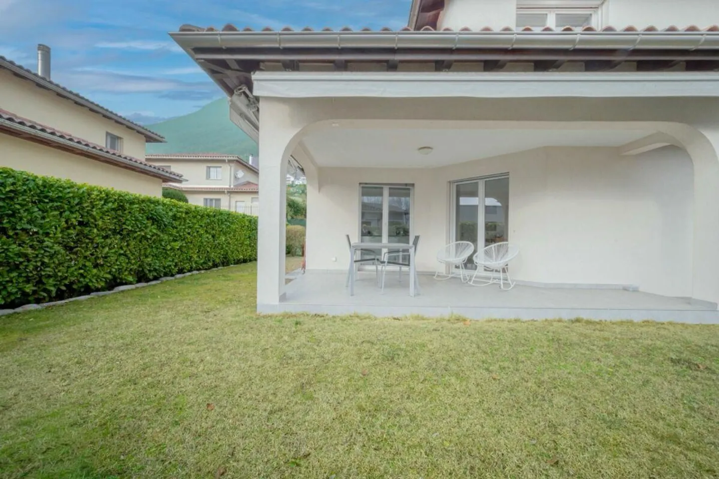 Stunning detached house with garden - Photo 6 of 14