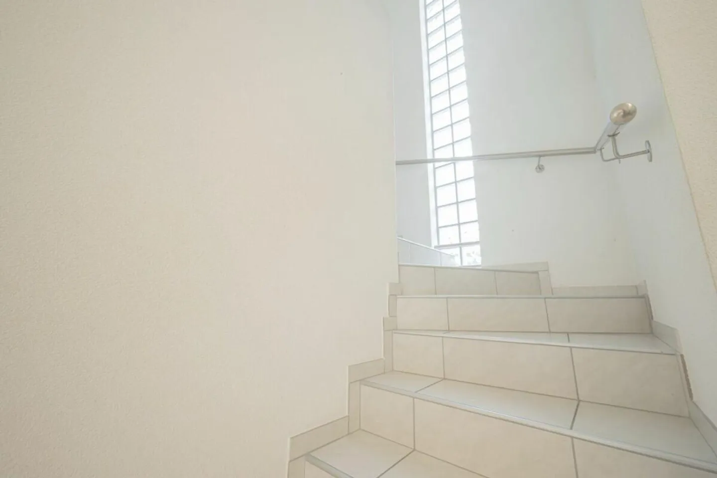 Stunning detached house with garden - Photo 7 of 14