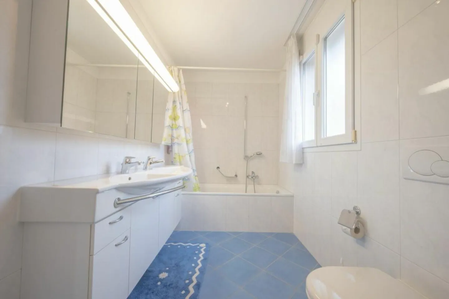 Stunning detached house with garden - Photo 9 of 14