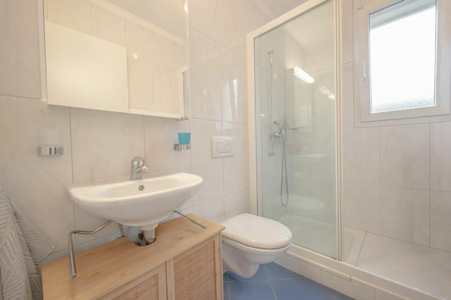 Stunning detached house with garden - Photo 11 of 14