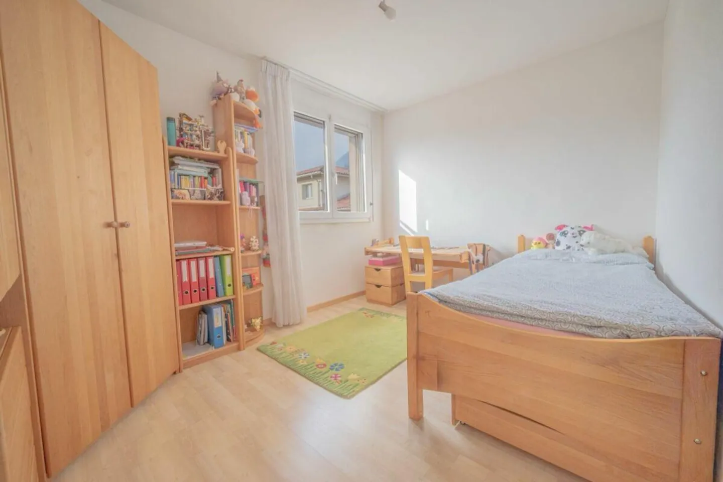 Stunning detached house with garden - Photo 12 of 14