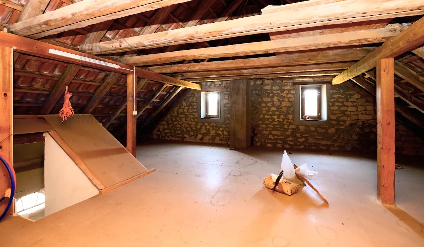 Da ristrutturare, grande casa di villaggio su un bel lotto di 1310 m2 - Foto 13 di 14