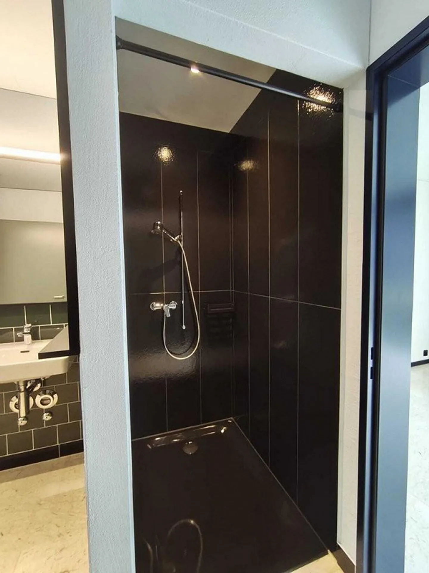 Appartement neuf moderne de 3.5 pièces disponible immédiatement! - Photo 5 sur 8