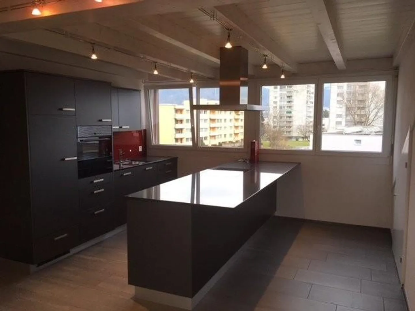 Incantevole appartamento mansardato di 2,5 locali in una posizione tranquilla a Thun - Foto 4 di 10