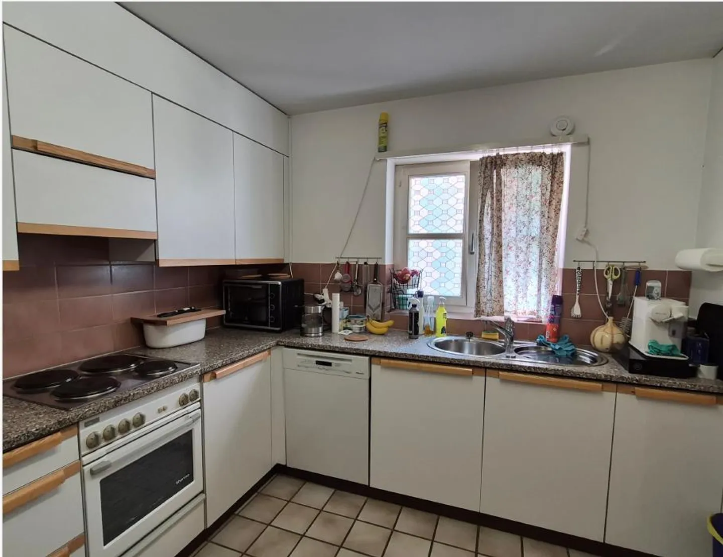 Living in the city of Laufen, large apartment with 2 bathrooms - Photo 3 of 6