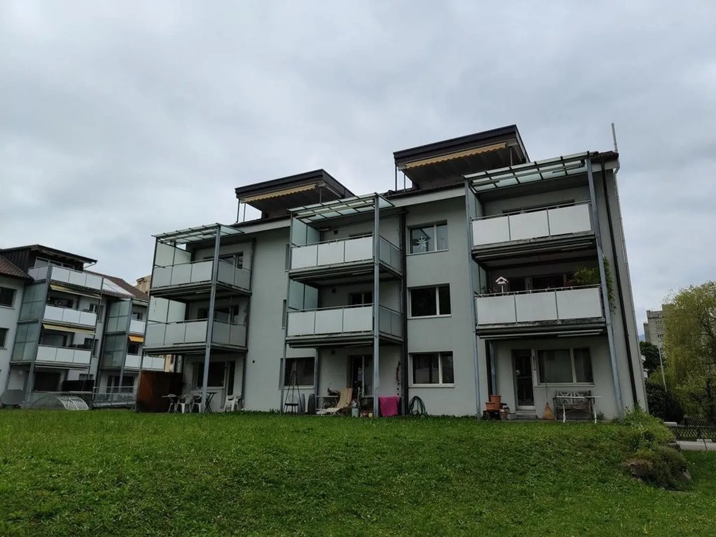 Incantevole appartamento mansardato di 2,5 locali in una posizione tranquilla a Thun - Foto 10 di 10