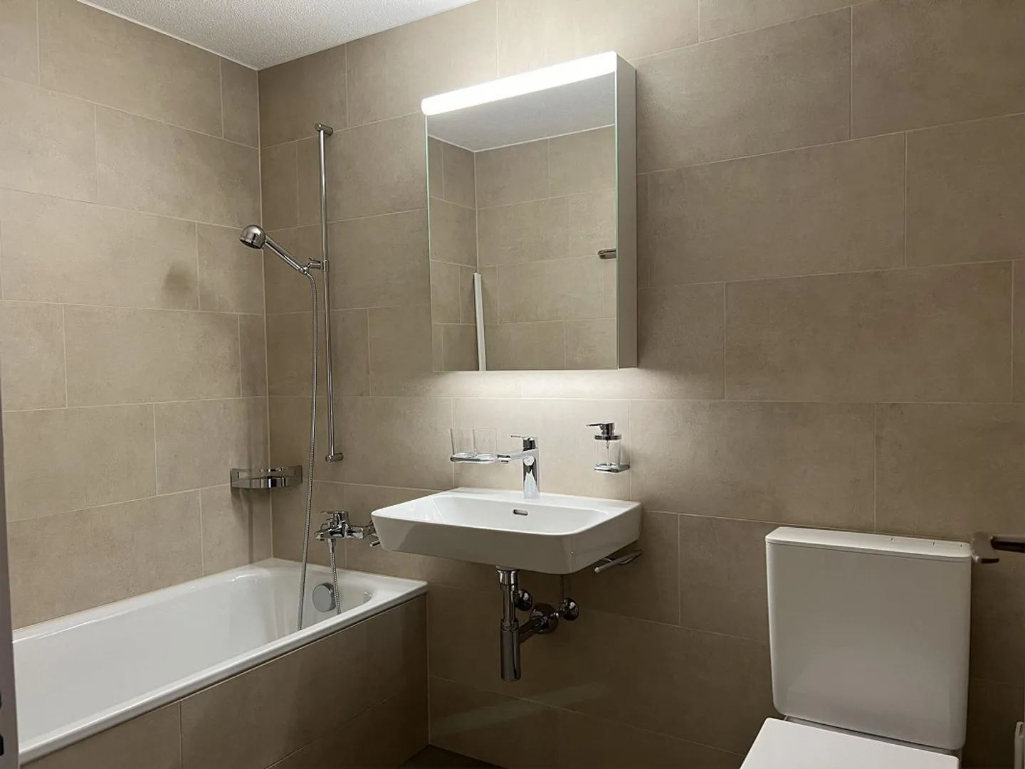 2.5 Room Apartment in Sachseln - Photo 2 of 5