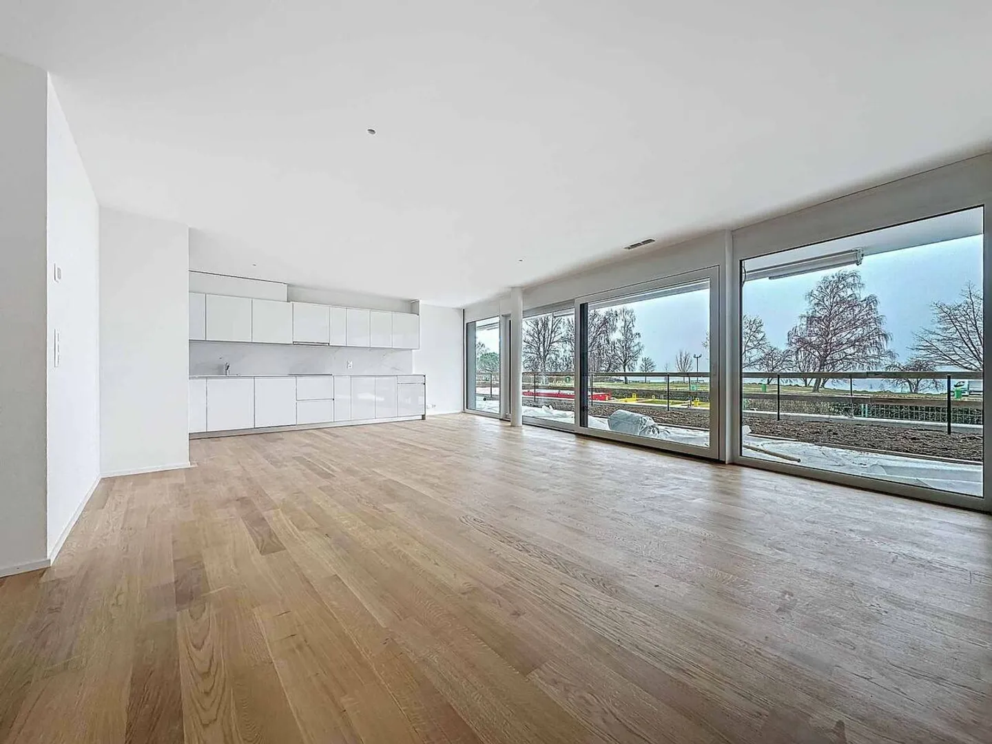 3.5 pièces de 120m2 avec terrasses de 37m2 et jardin privatif de 51m2 - Photo 1 sur 13