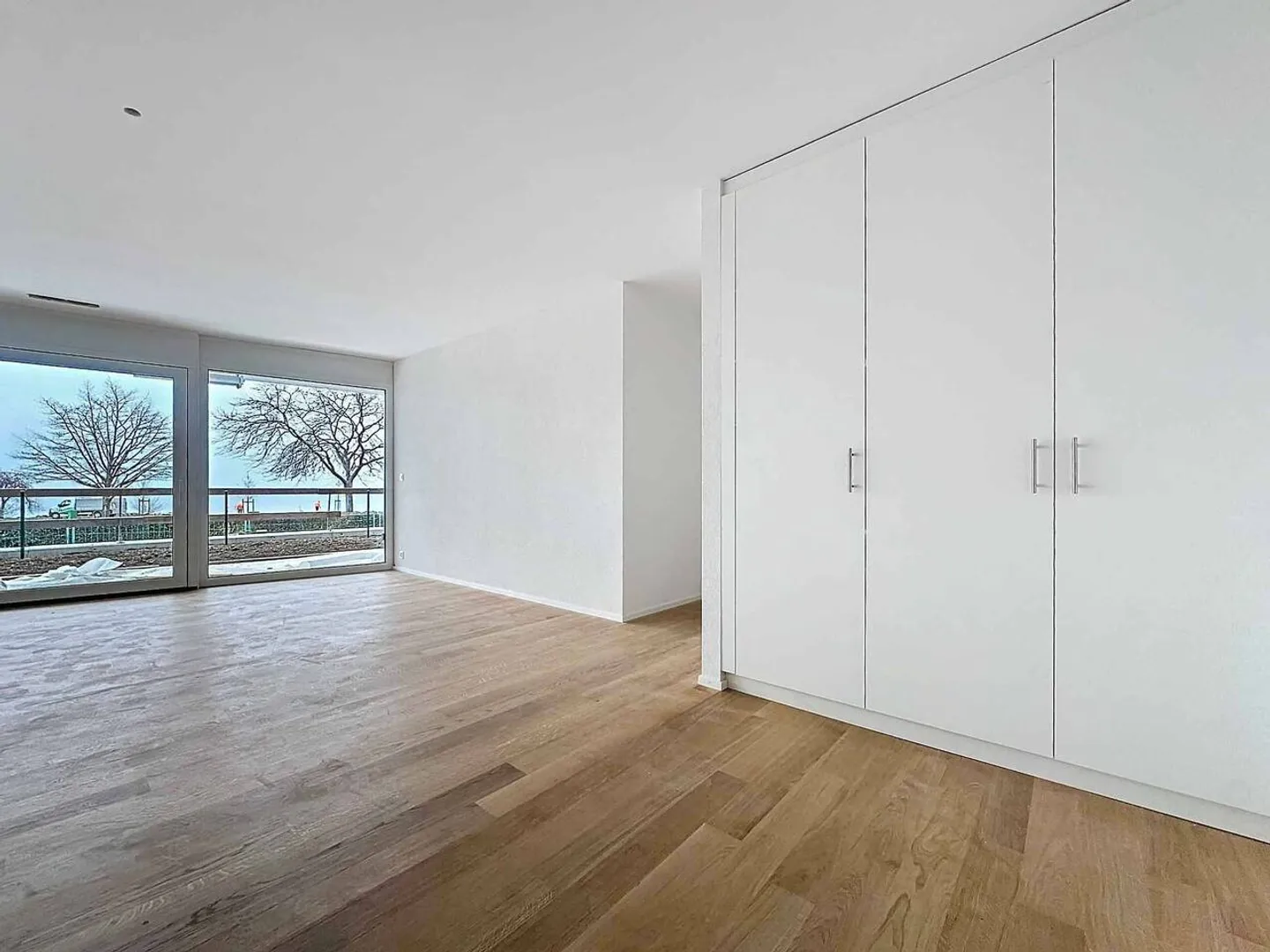 3.5 pièces de 120m2 avec terrasses de 37m2 et jardin privatif de 51m2 - Photo 3 sur 13